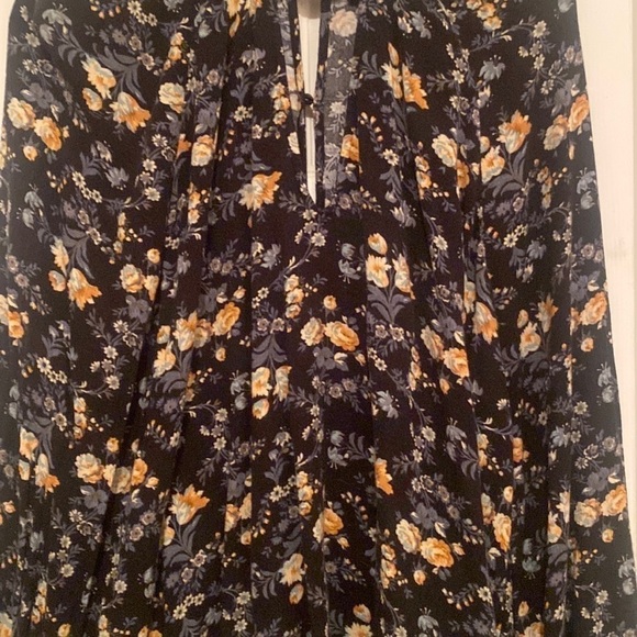 American Eagle Outfitters Tops - American eagle woman Boho floral blouse with button down back keyhole front in…